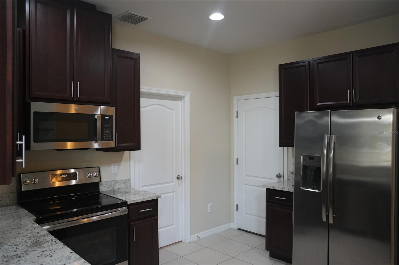 BROADWAY CENTRE TWNHMS - Residential Lease