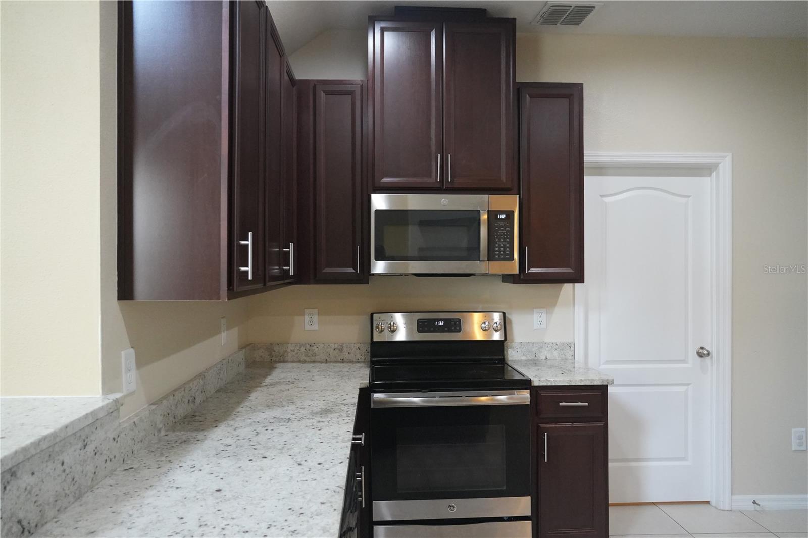 BROADWAY CENTRE TWNHMS - Residential Lease