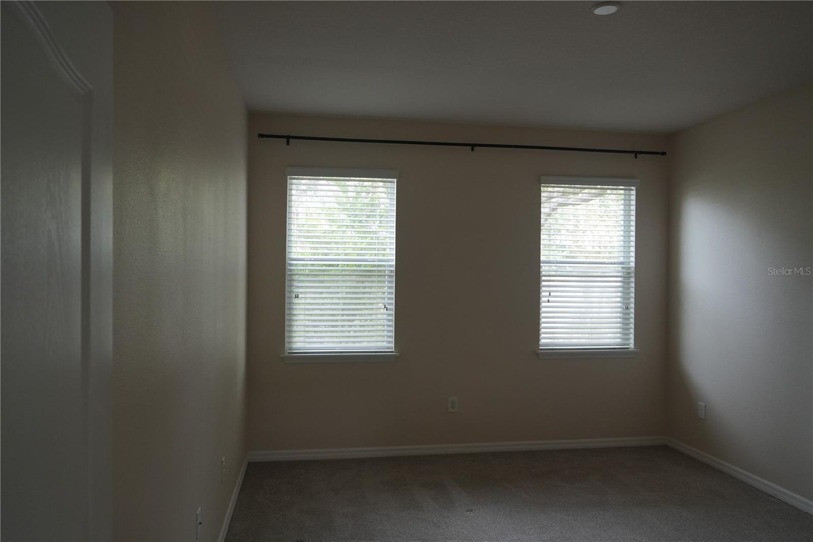 BROADWAY CENTRE TWNHMS - Residential Lease