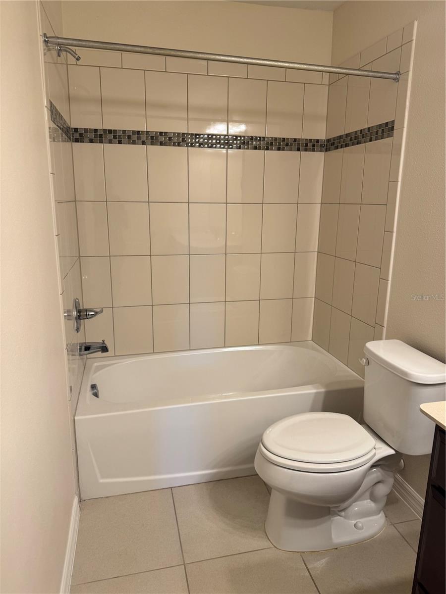 BROADWAY CENTRE TWNHMS - Residential Lease