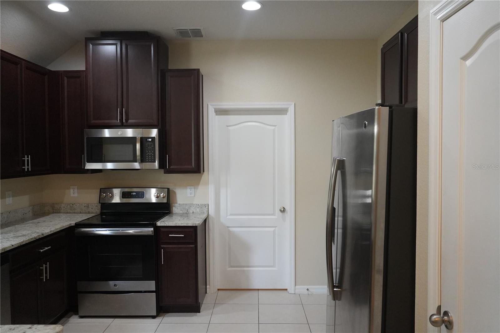 BROADWAY CENTRE TWNHMS - Residential Lease