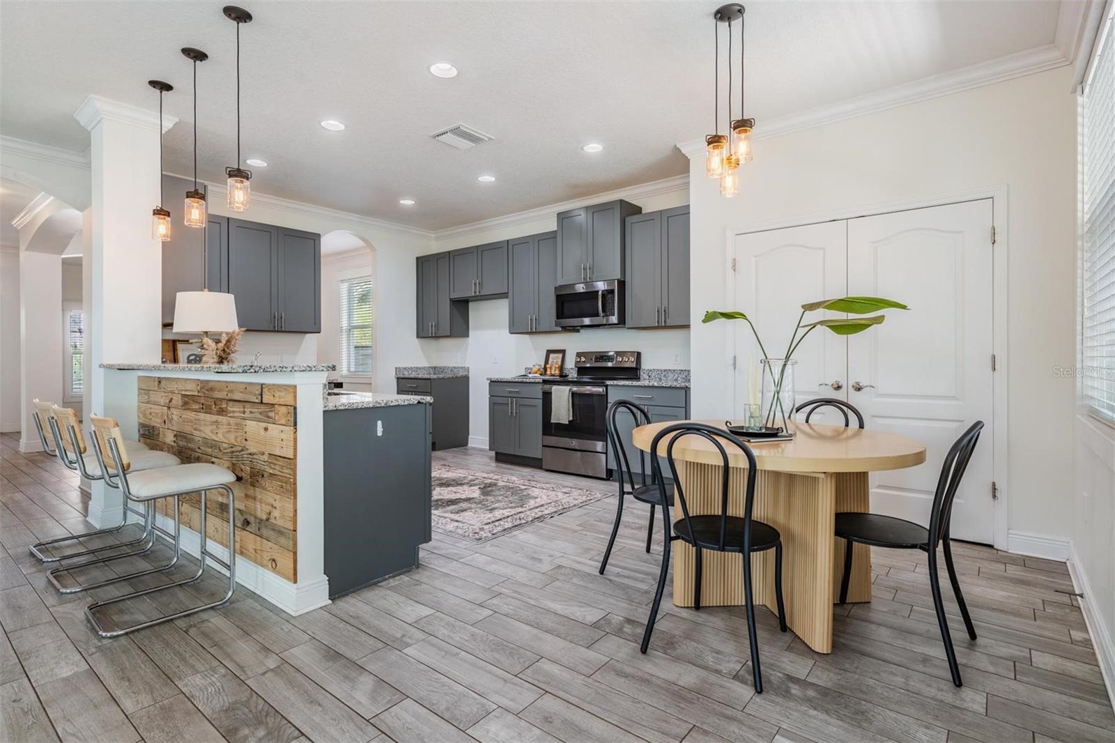 WOOD LYNNE - Residential