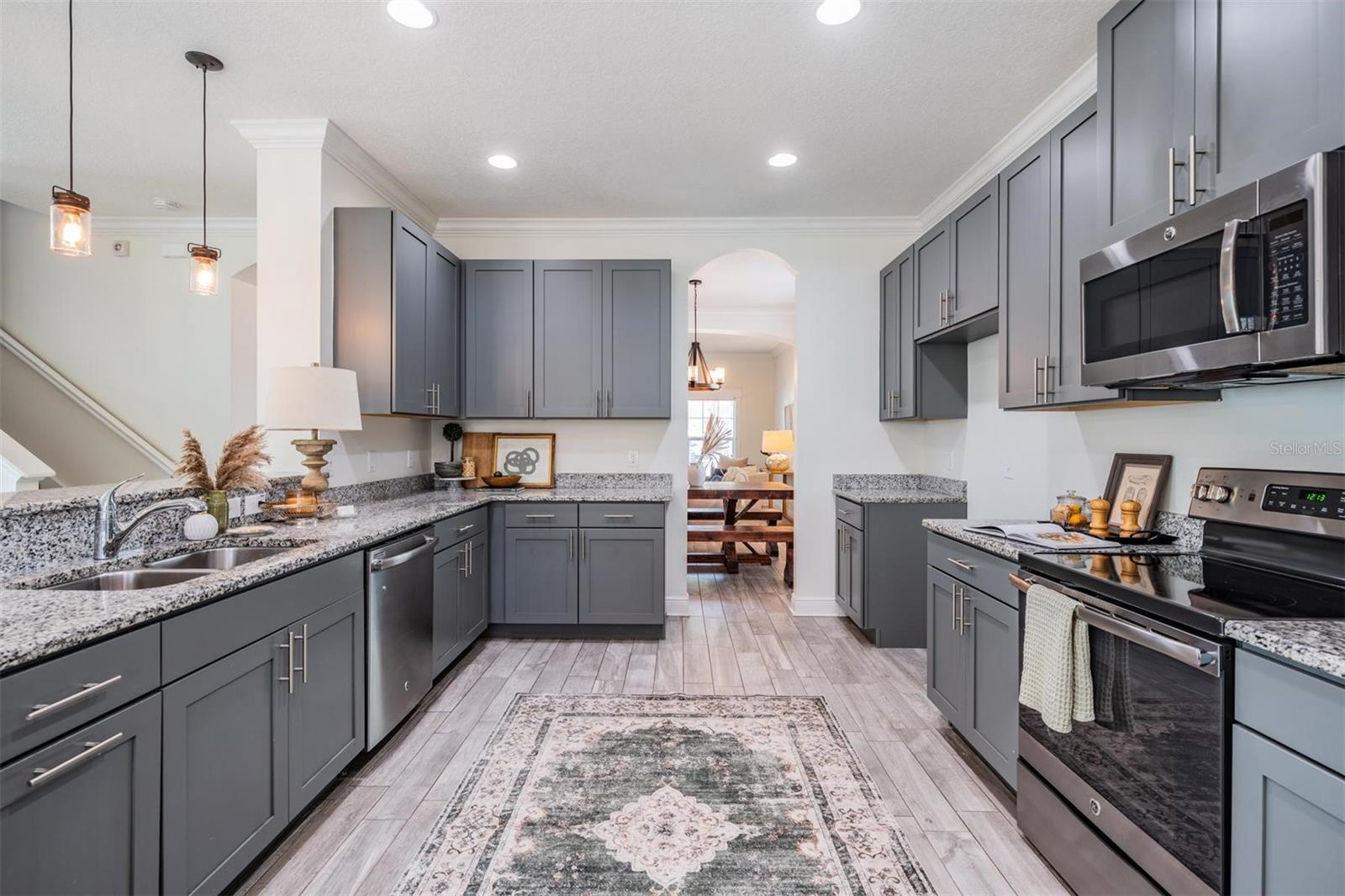 WOOD LYNNE - Residential