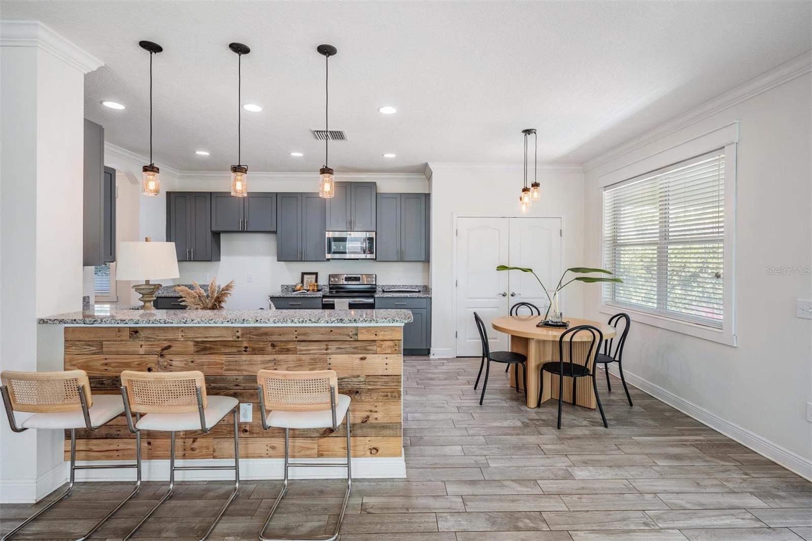 WOOD LYNNE - Residential