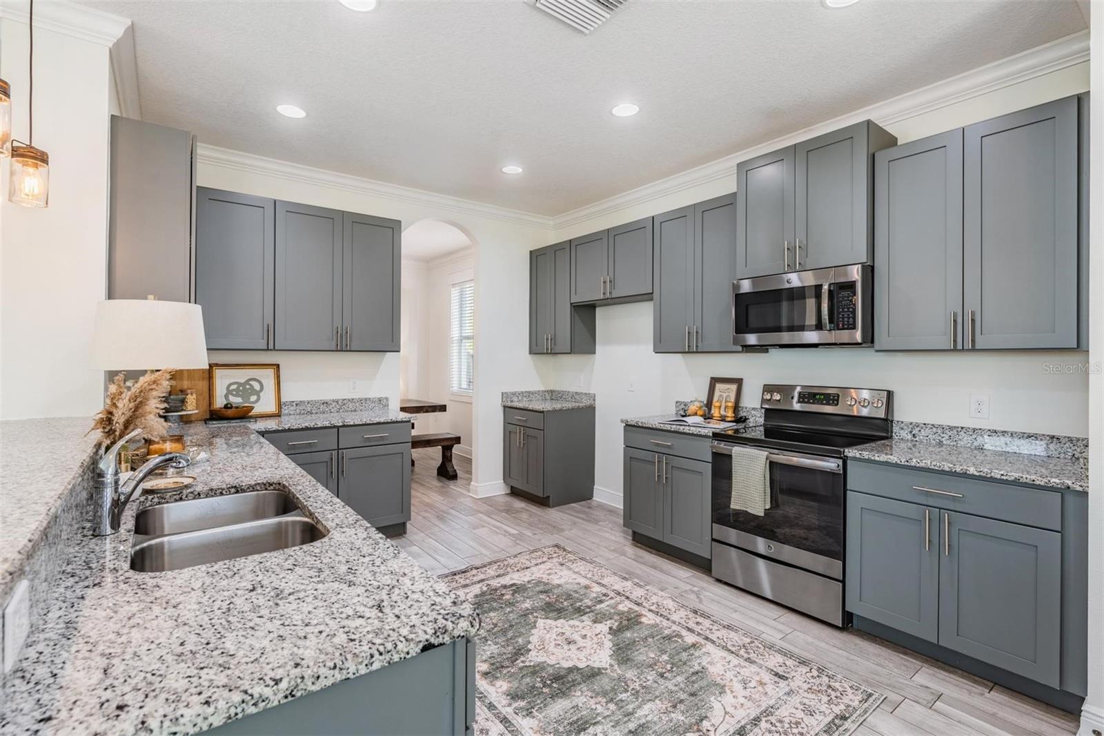 WOOD LYNNE - Residential