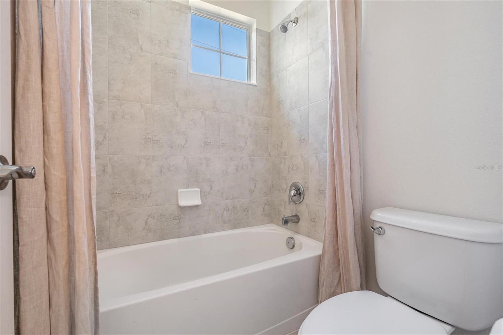 WOOD LYNNE - Residential