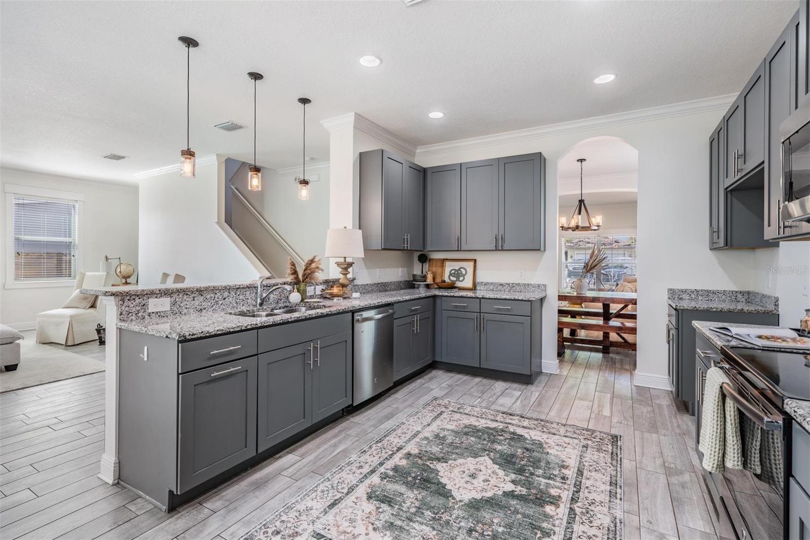 WOOD LYNNE - Residential