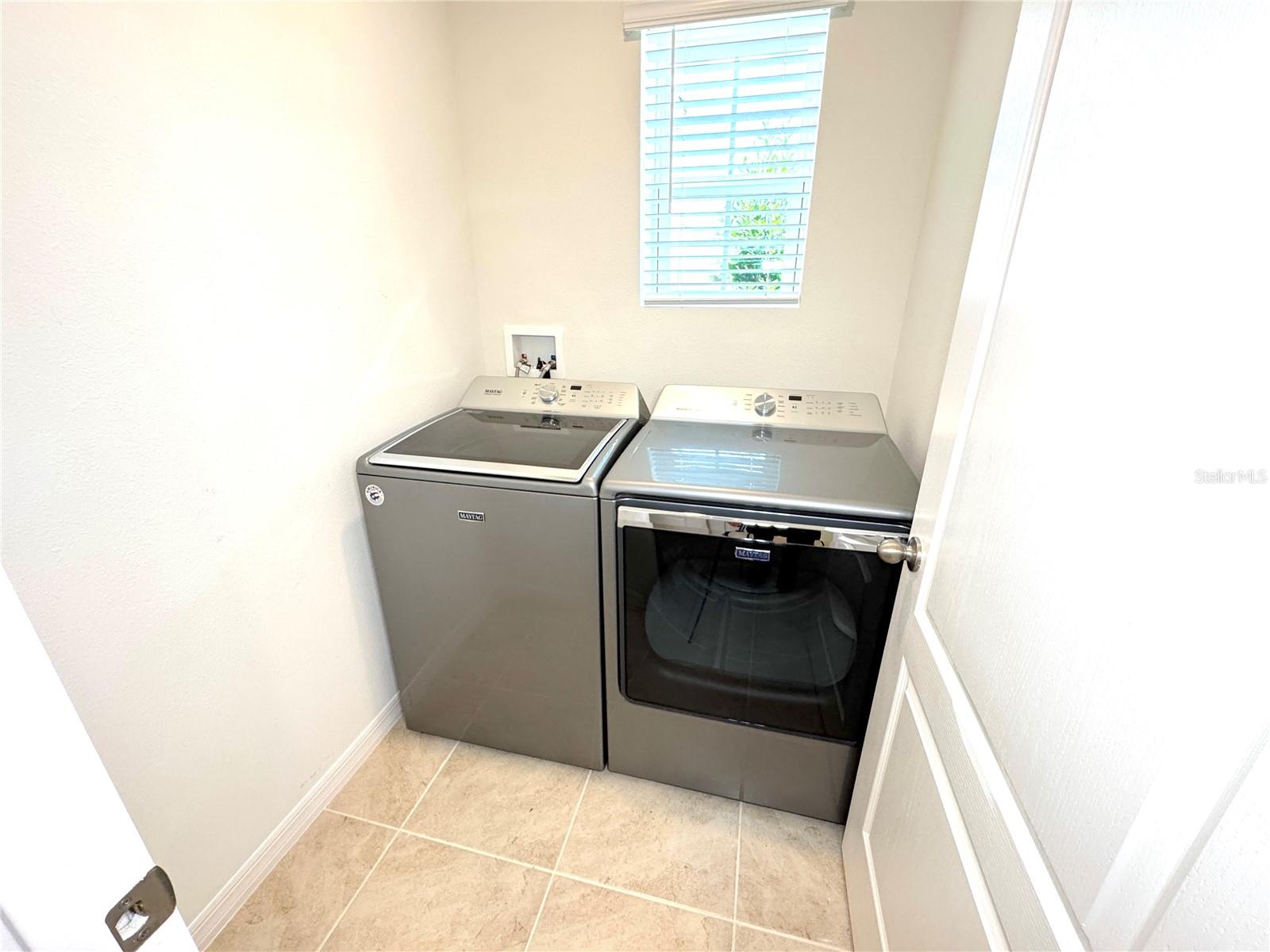 1012 VICTORIA PARC AVENUE