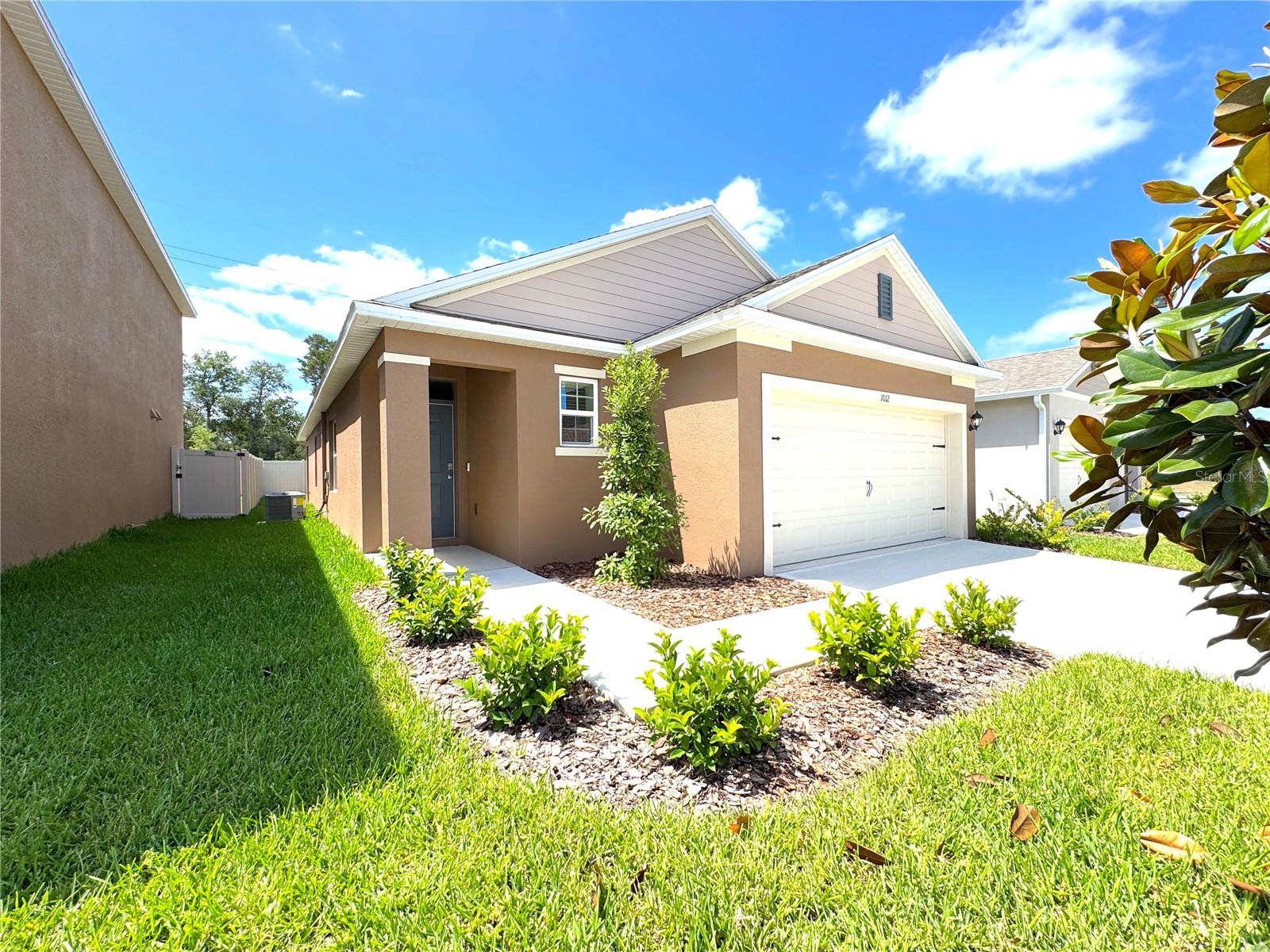 1012 VICTORIA PARC AVENUE