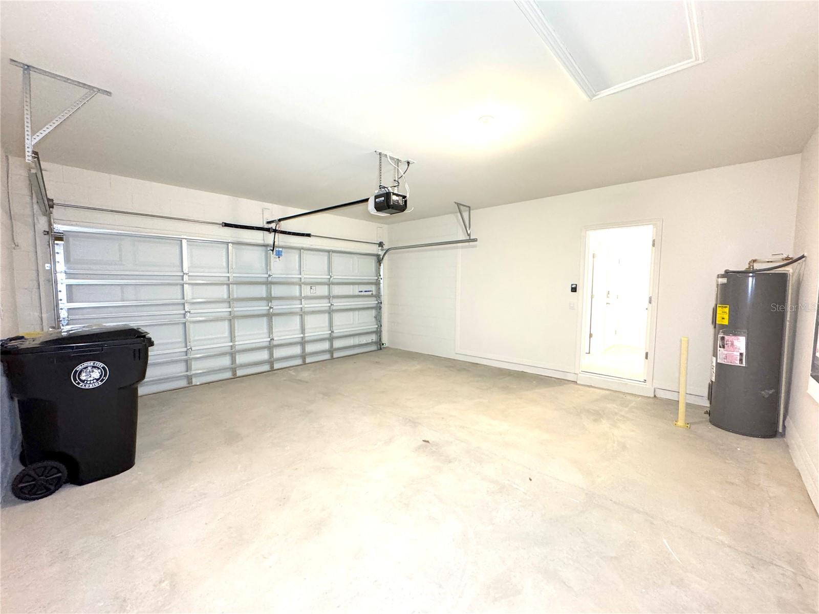 1012 VICTORIA PARC AVENUE