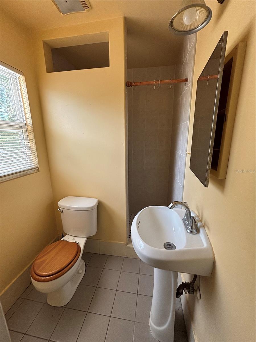 HARBOR VISTA - Residential Lease