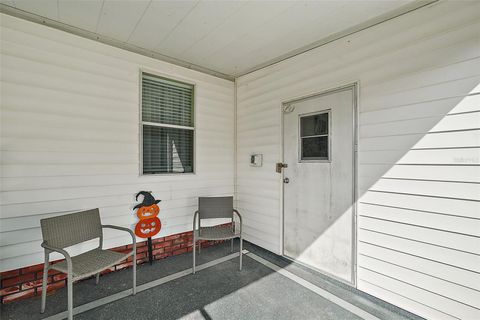 A home in LADY LAKE