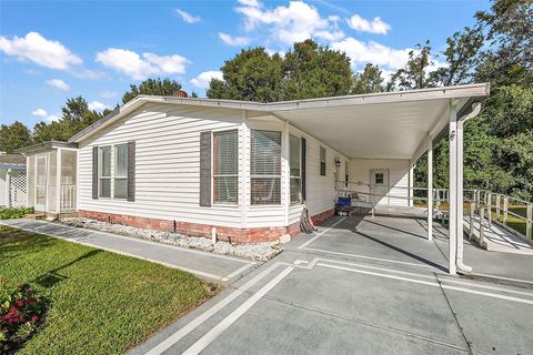 A home in LADY LAKE