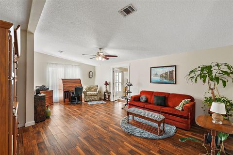 A home in LADY LAKE