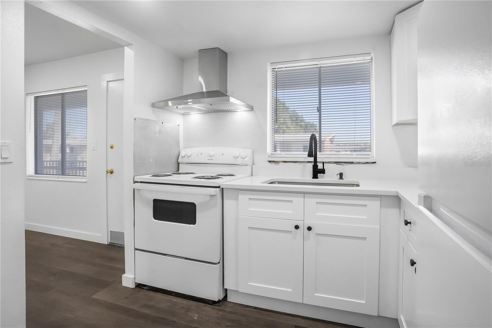 BAYSHORE GARDENS APTS 5 - Residential Lease