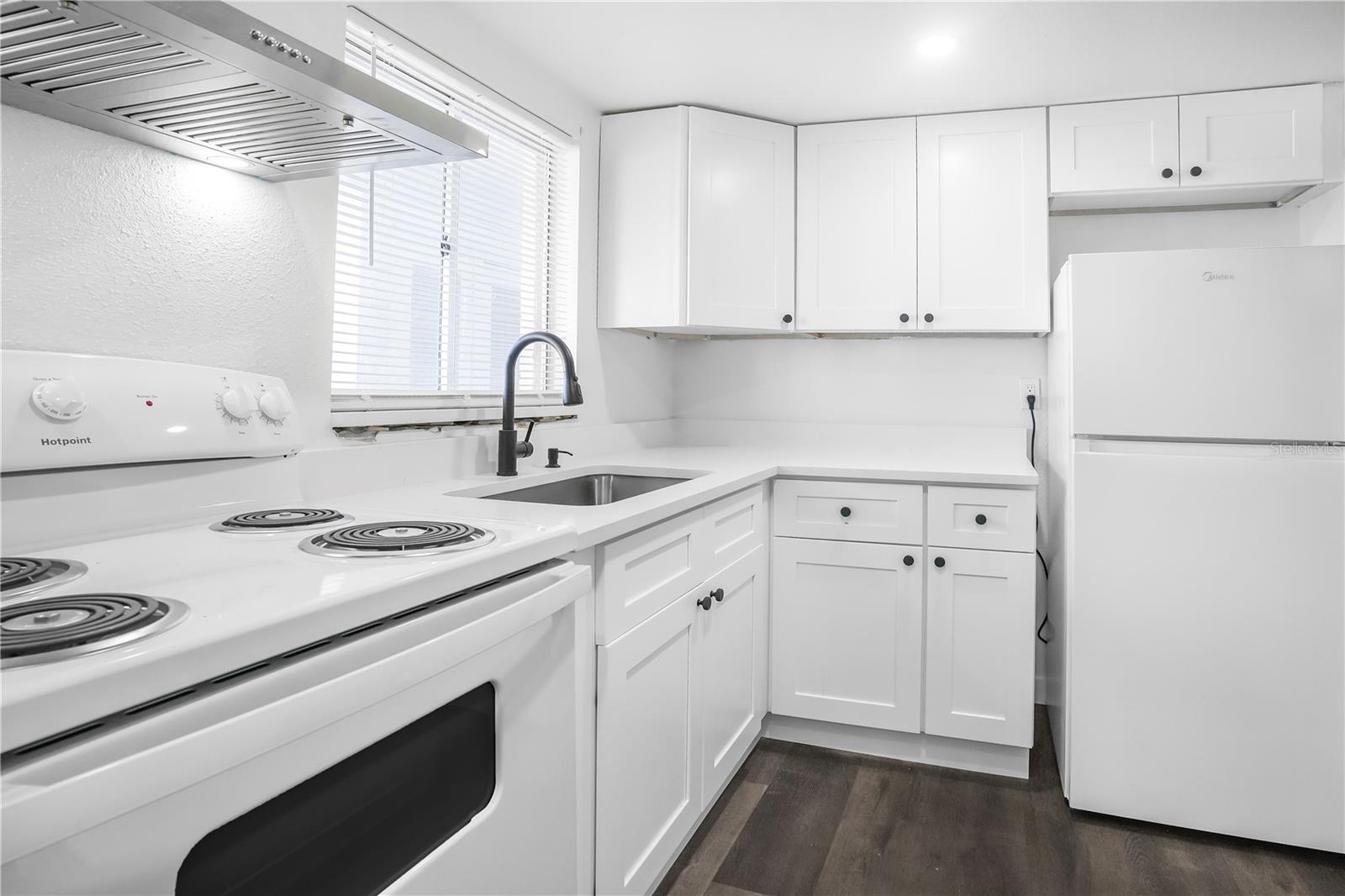 BAYSHORE GARDENS APTS 5 - Residential Lease