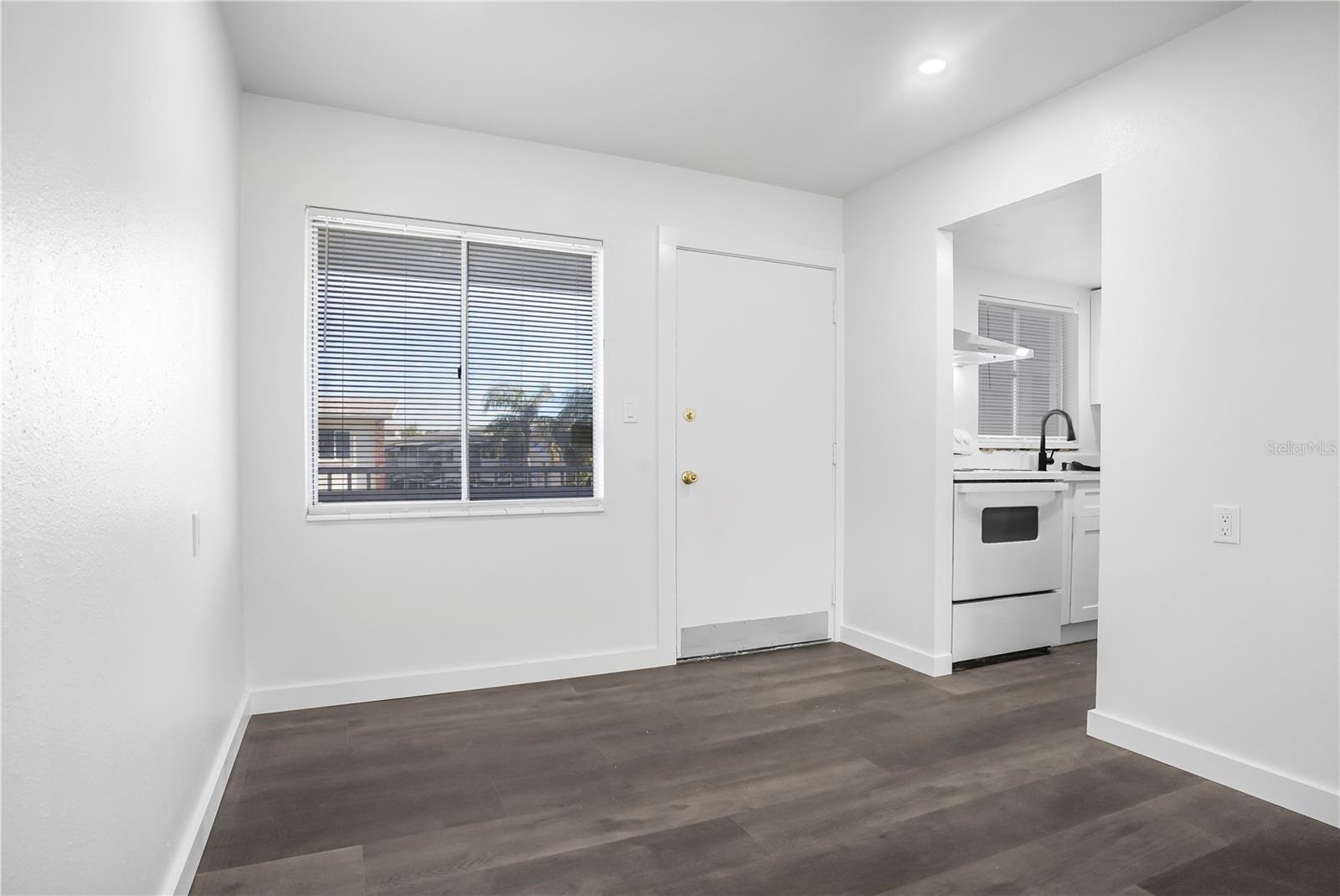 BAYSHORE GARDENS APTS 5 - Residential Lease