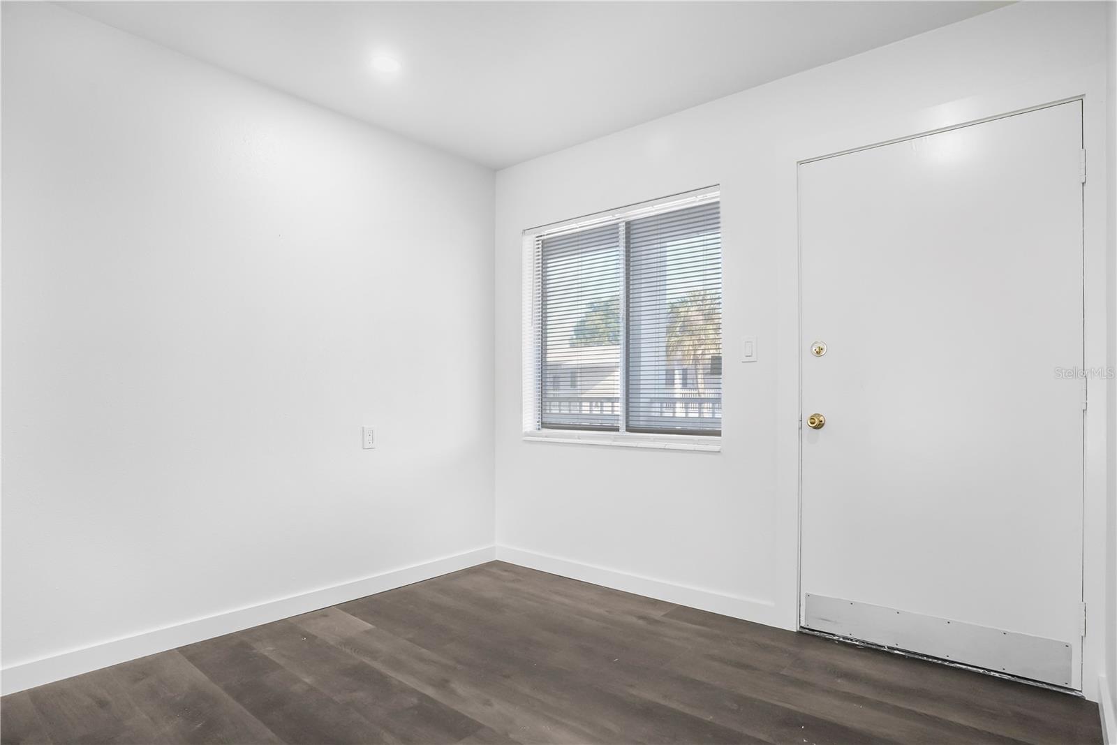 BAYSHORE GARDENS APTS 5 - Residential Lease