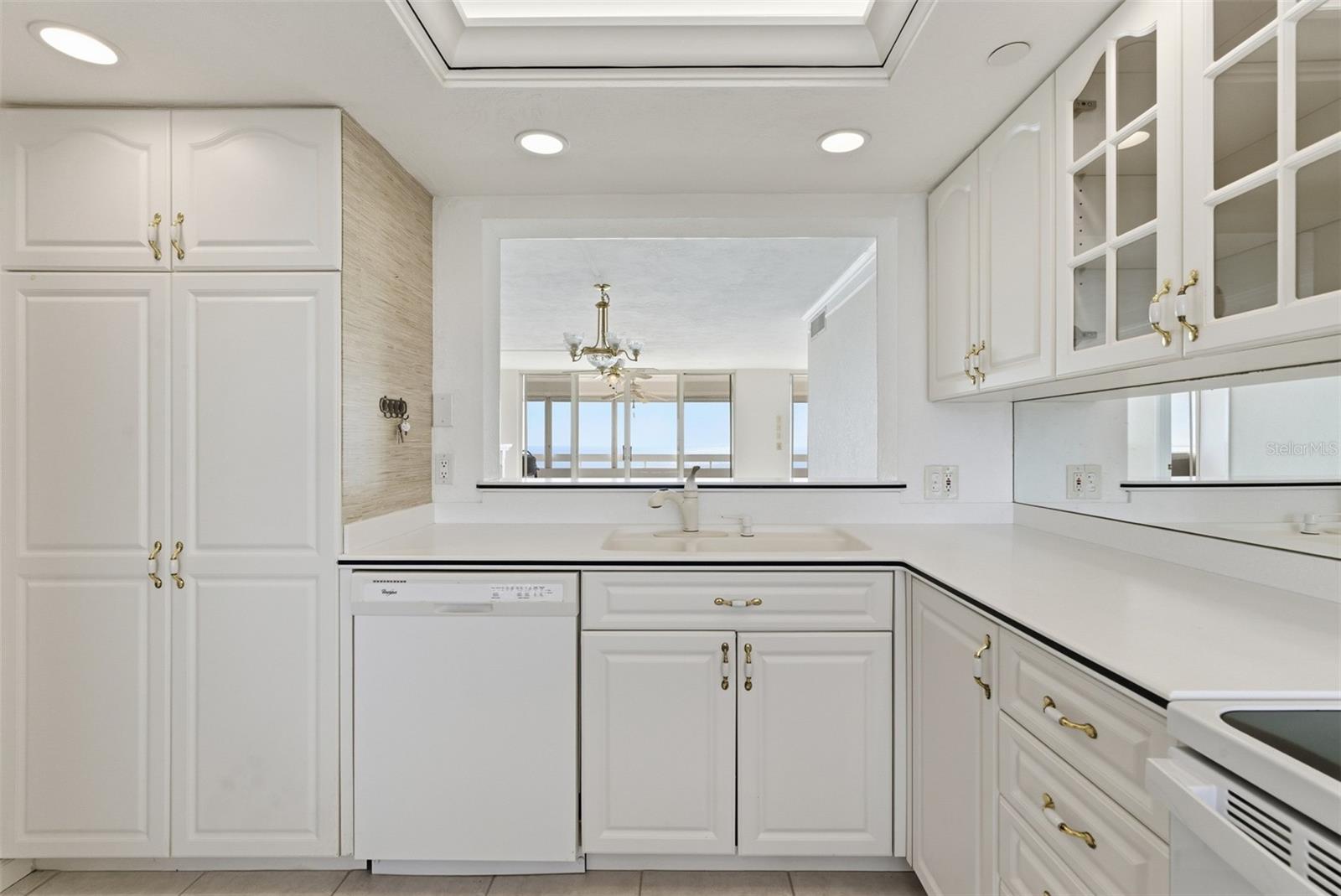 REDINGTON TOWERS 1 CONDO - Residential