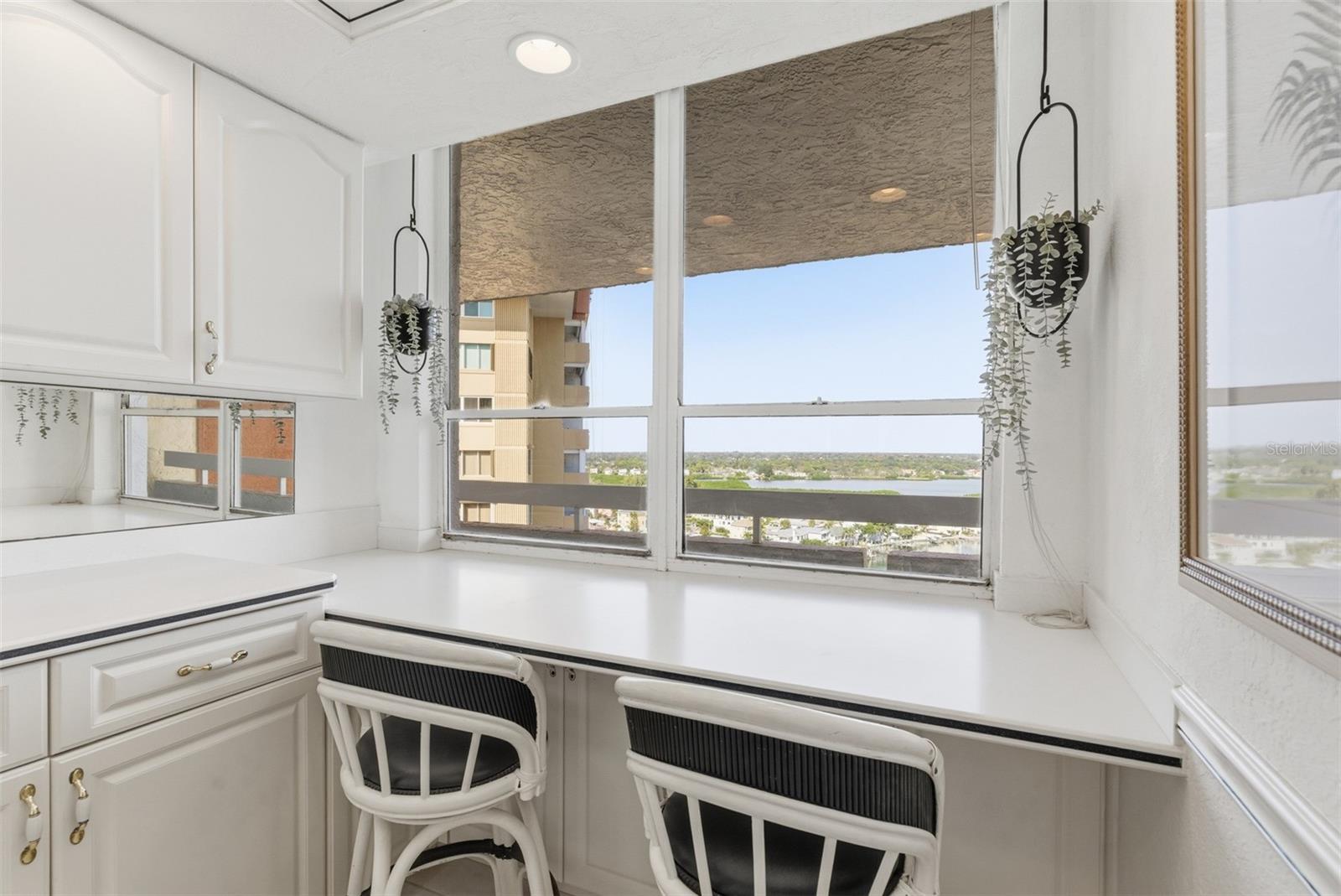 REDINGTON TOWERS 1 CONDO - Residential