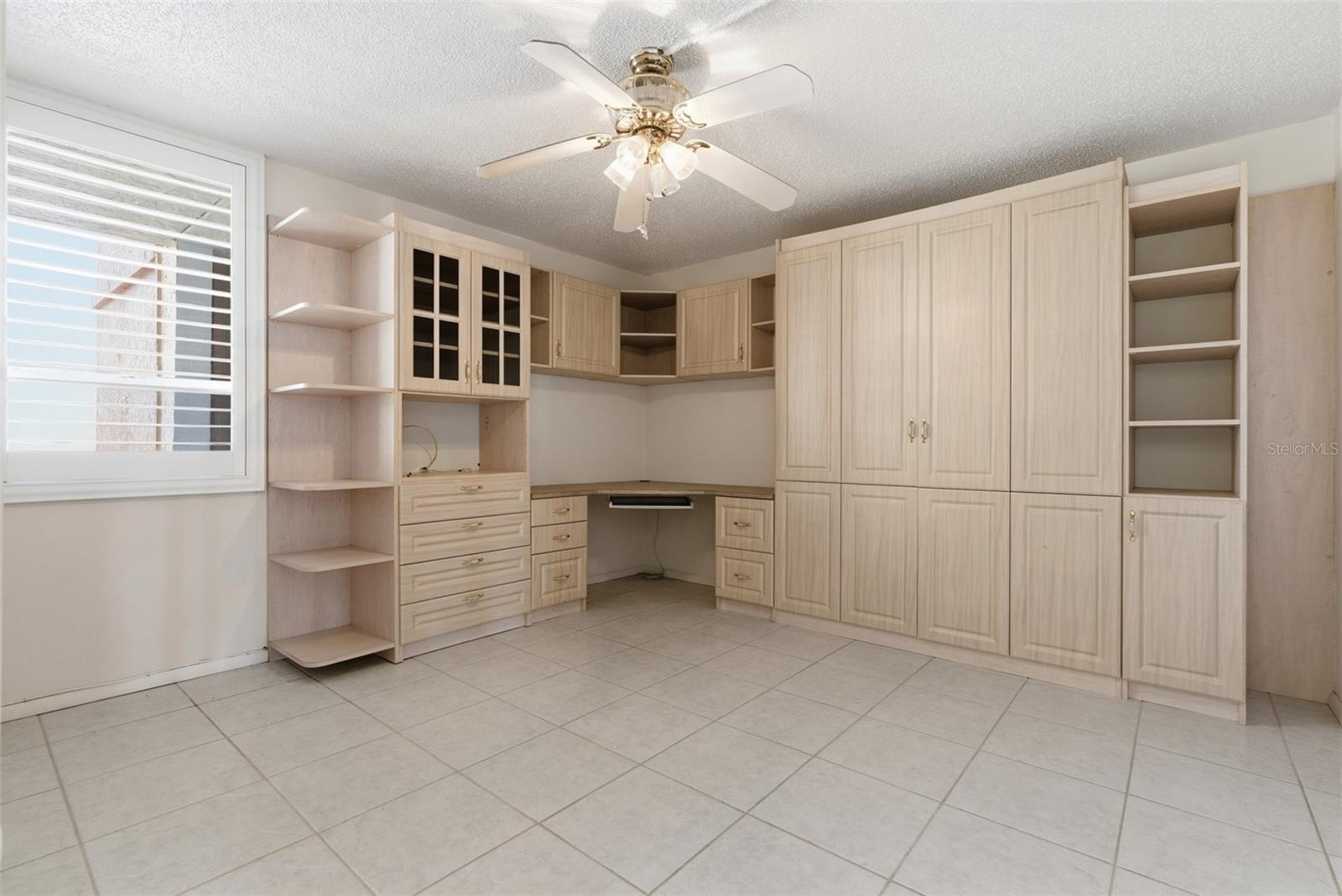 REDINGTON TOWERS 1 CONDO - Residential