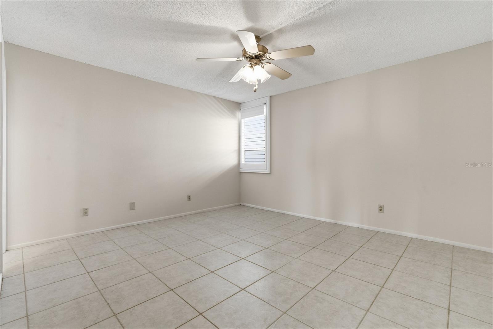 REDINGTON TOWERS 1 CONDO - Residential