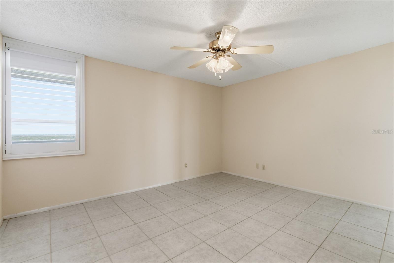 REDINGTON TOWERS 1 CONDO - Residential