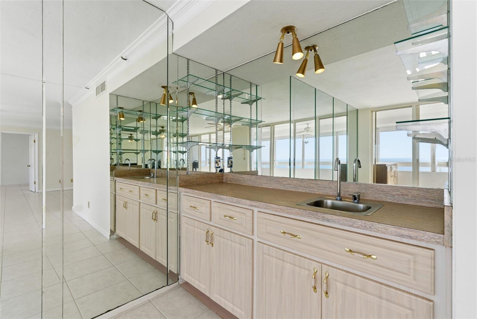 REDINGTON TOWERS 1 CONDO - Residential