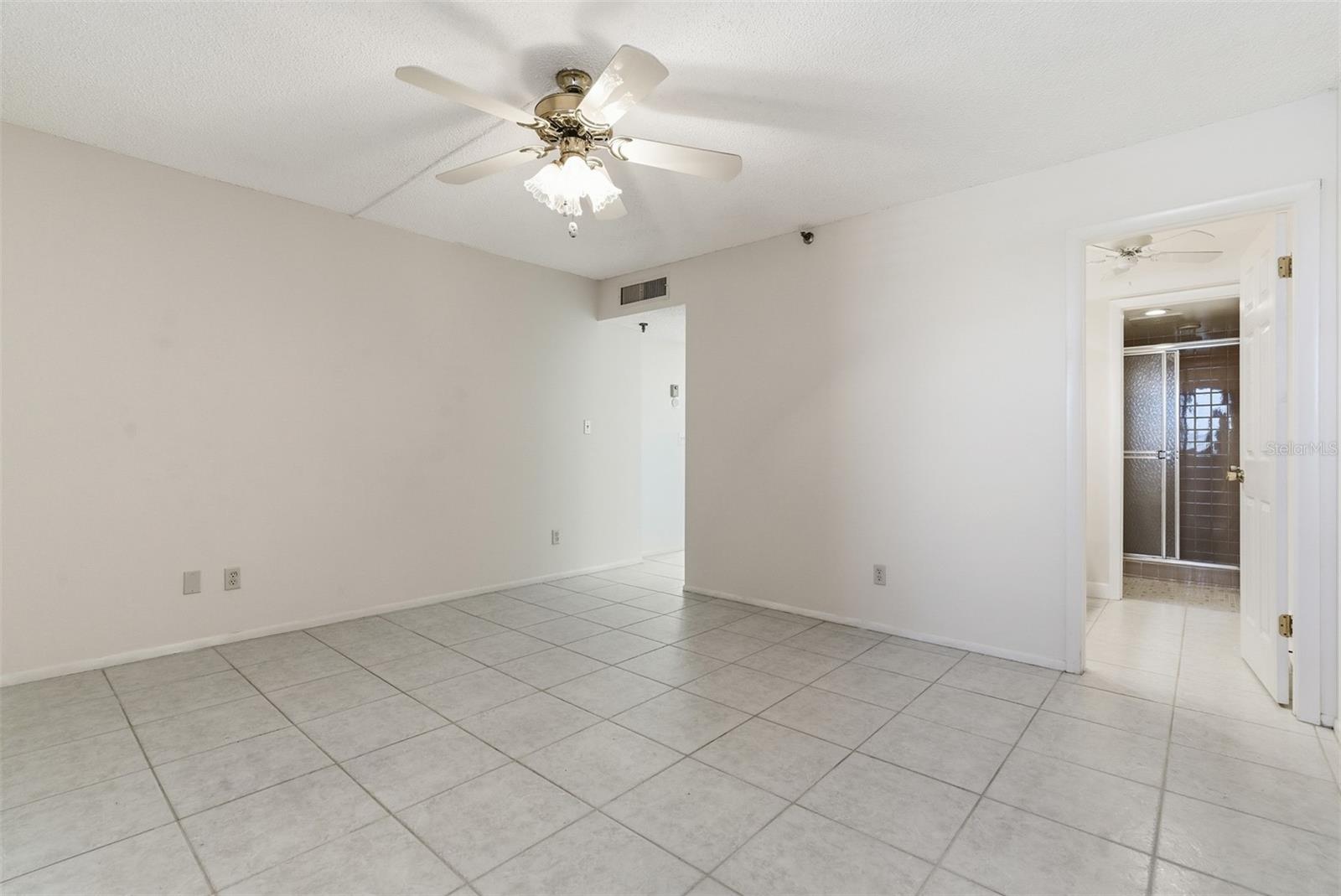 REDINGTON TOWERS 1 CONDO - Residential