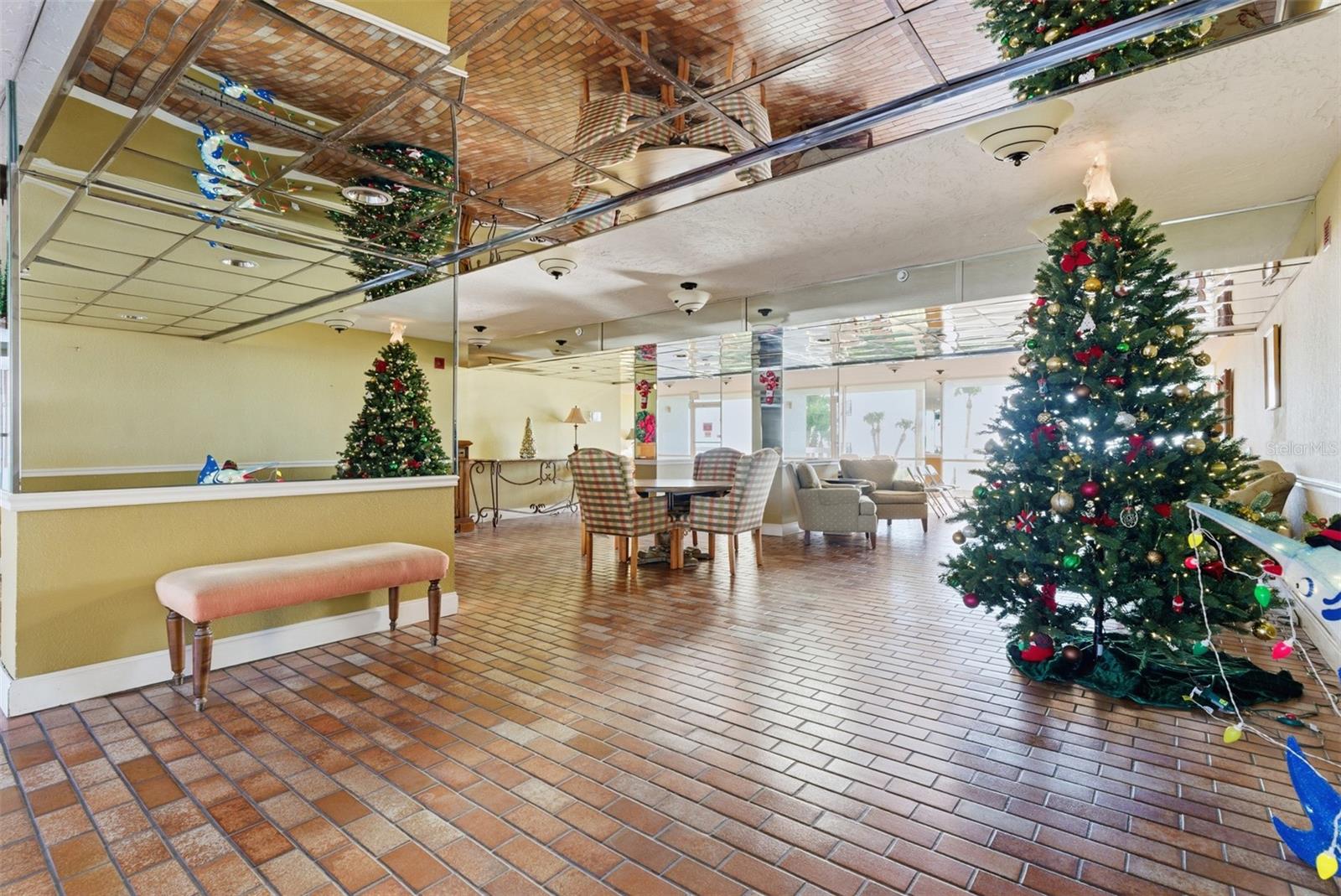 REDINGTON TOWERS 1 CONDO - Residential