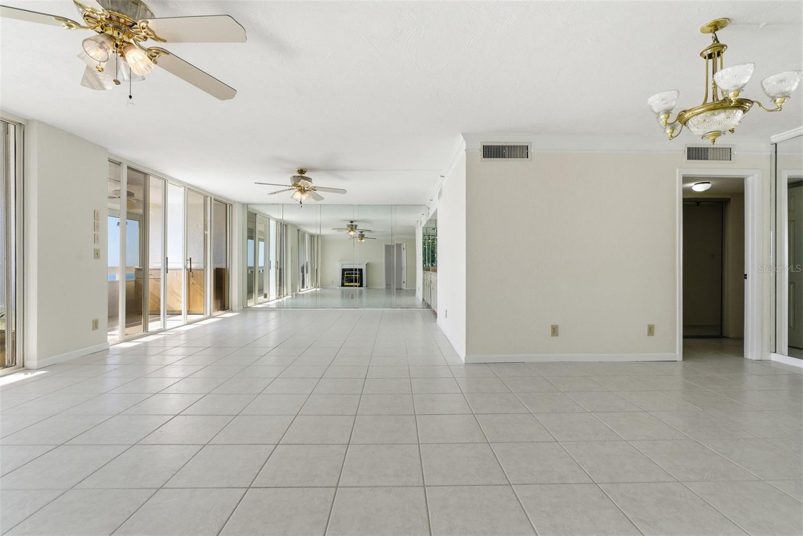 REDINGTON TOWERS 1 CONDO - Residential