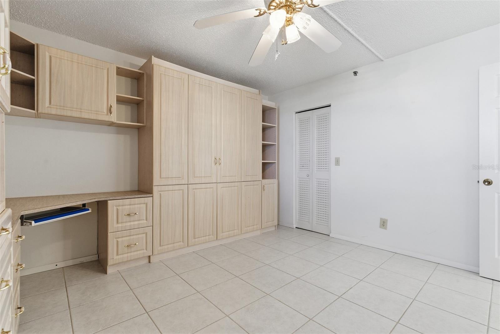 REDINGTON TOWERS 1 CONDO - Residential