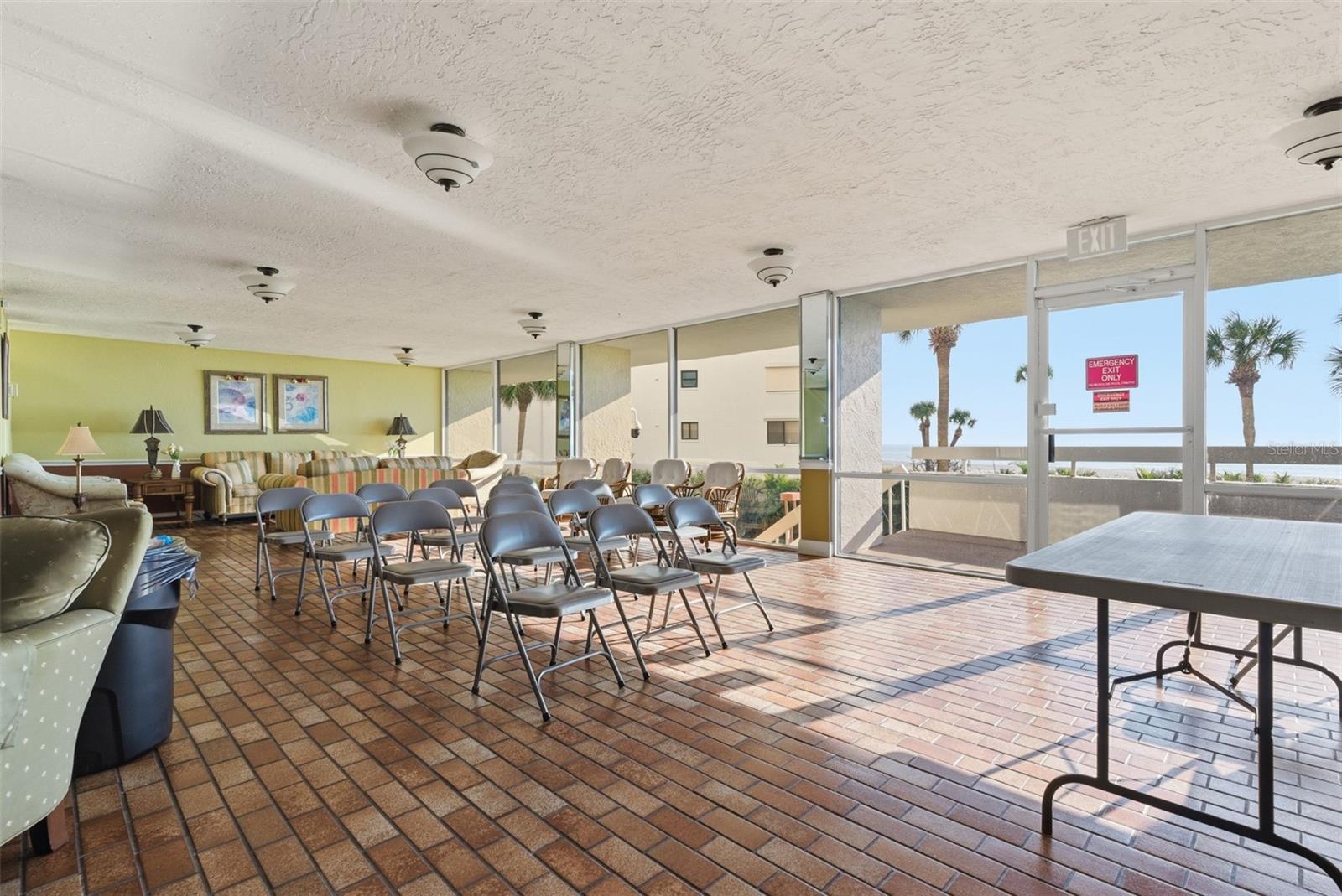 REDINGTON TOWERS 1 CONDO - Residential