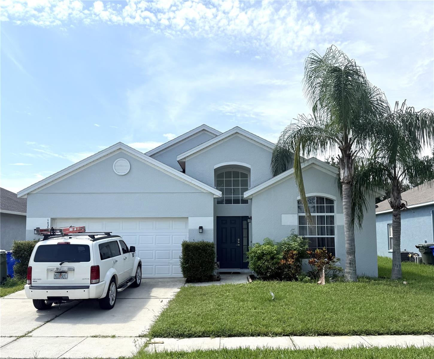 Come and see this gorgeous single-family home that just came in the market. Located in the heart of Kissimmee this property offers a perfect blend of comfort, convenience and style making an ideal choice for any type of buyer. These 4 bedrooms, 2 bathrooms home in the quite gated community of Estancia is what many buyers look for.
With approximately 30 minutes from the Disney theme parks, not far from the border line of Kissimmee and Orlando, close to shopping centers, gymnasiums, restaurants, groceries stores and much more is also approximately 40 to 45 minutes from the Orlando international airport.
Right at the back yard you will find a gorgeous lake behind it which it will give you a very relaxing a stunning view. See yourself living in this house building new memories as you make it your home. This is a high demand area, don’t miss your chance to be able to make this property your home!