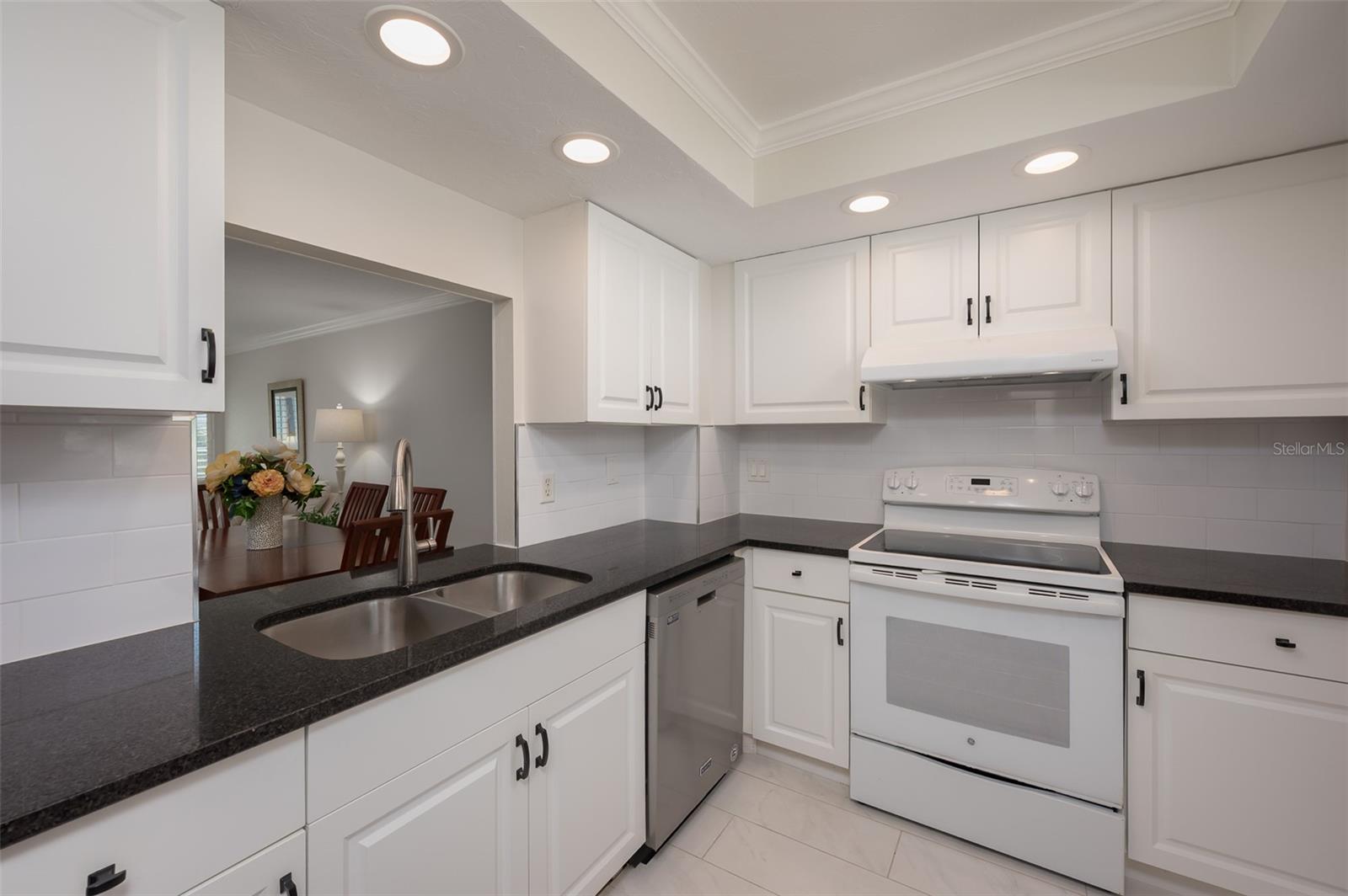 SIESTA HARBOR II - Residential