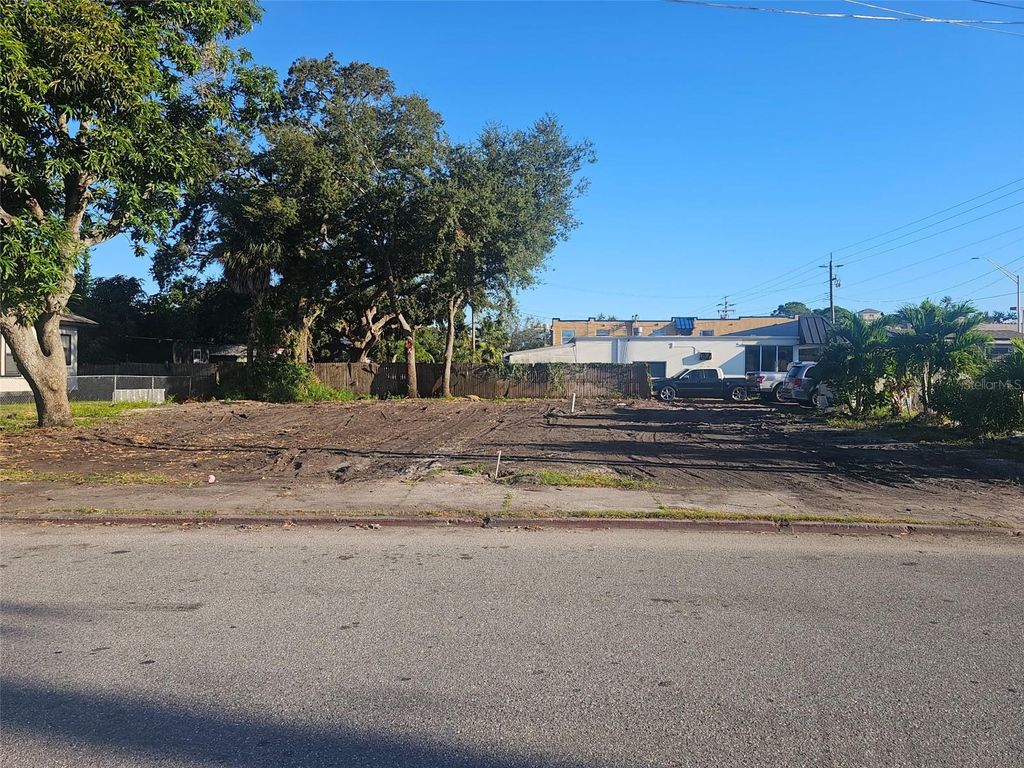 Photo of 1408 12th Avenue W, Bradenton, FL 34205 (MLS # A4669672)