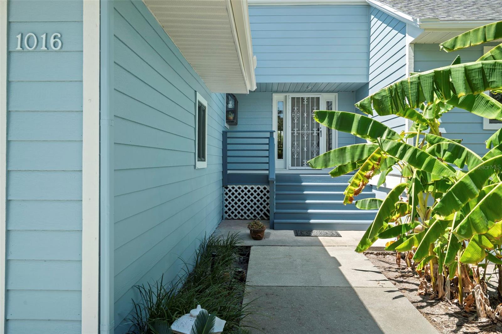 1016 TEAL POINTE