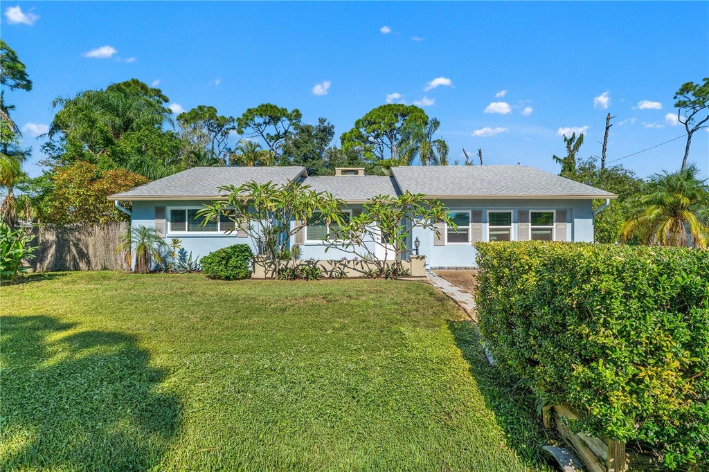 Photo of 424 Carmel Road, Venice, FL 34293 (MLS # N6146161)