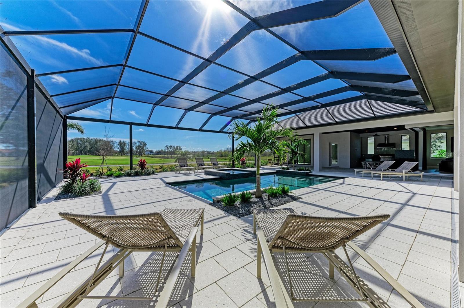 FOUNDERS CLUB - Residential