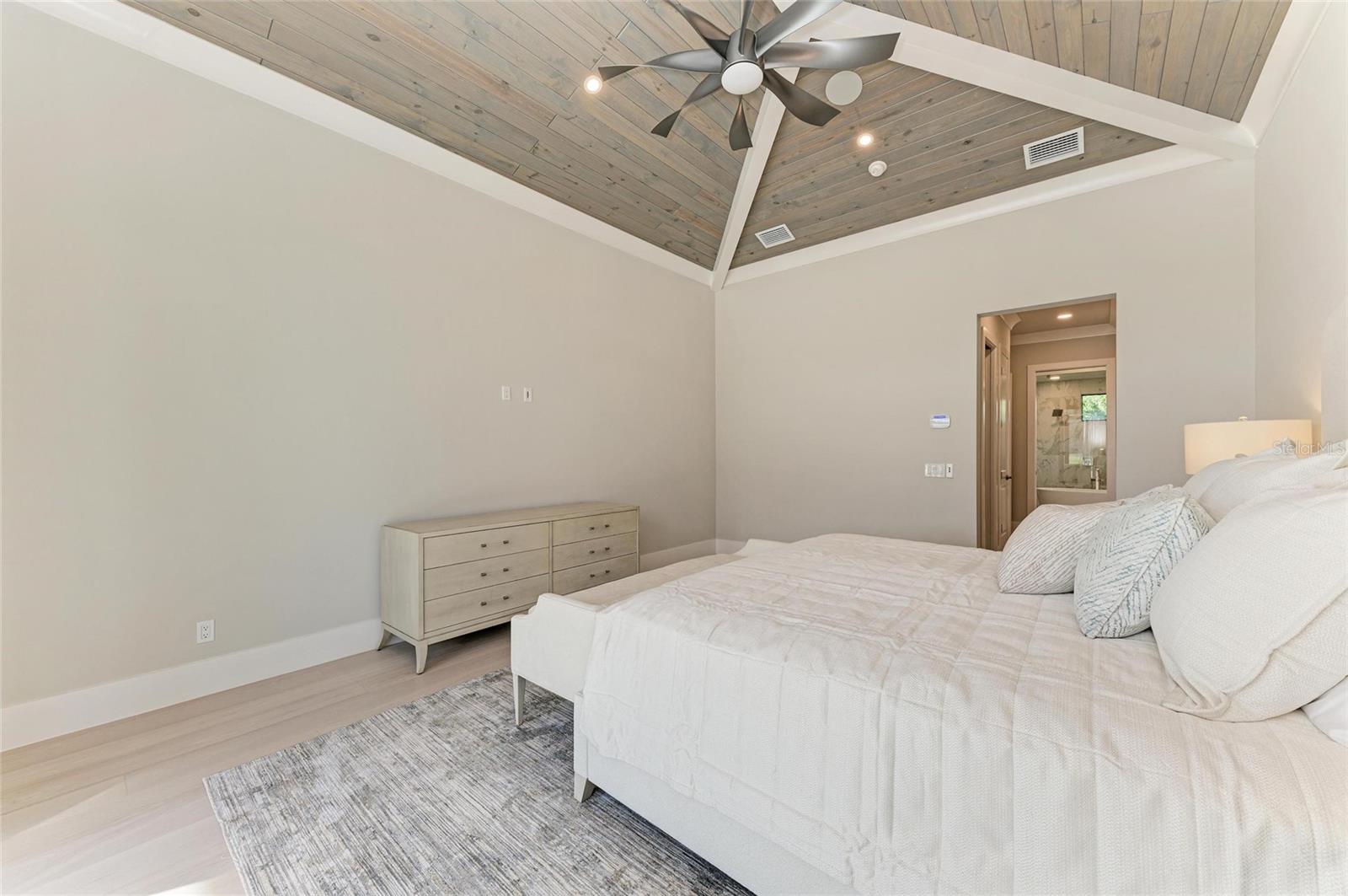 FOUNDERS CLUB - Residential