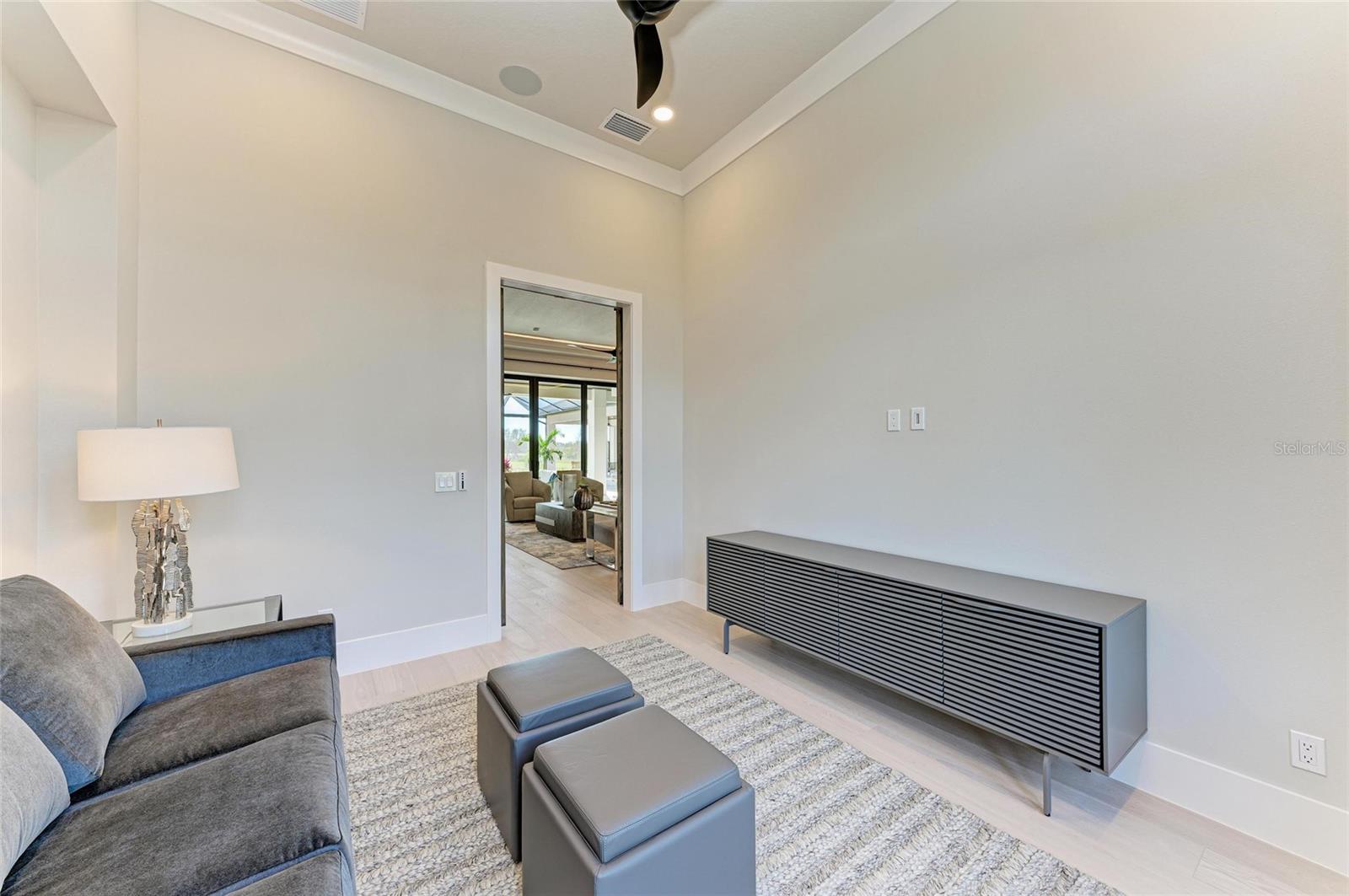 FOUNDERS CLUB - Residential