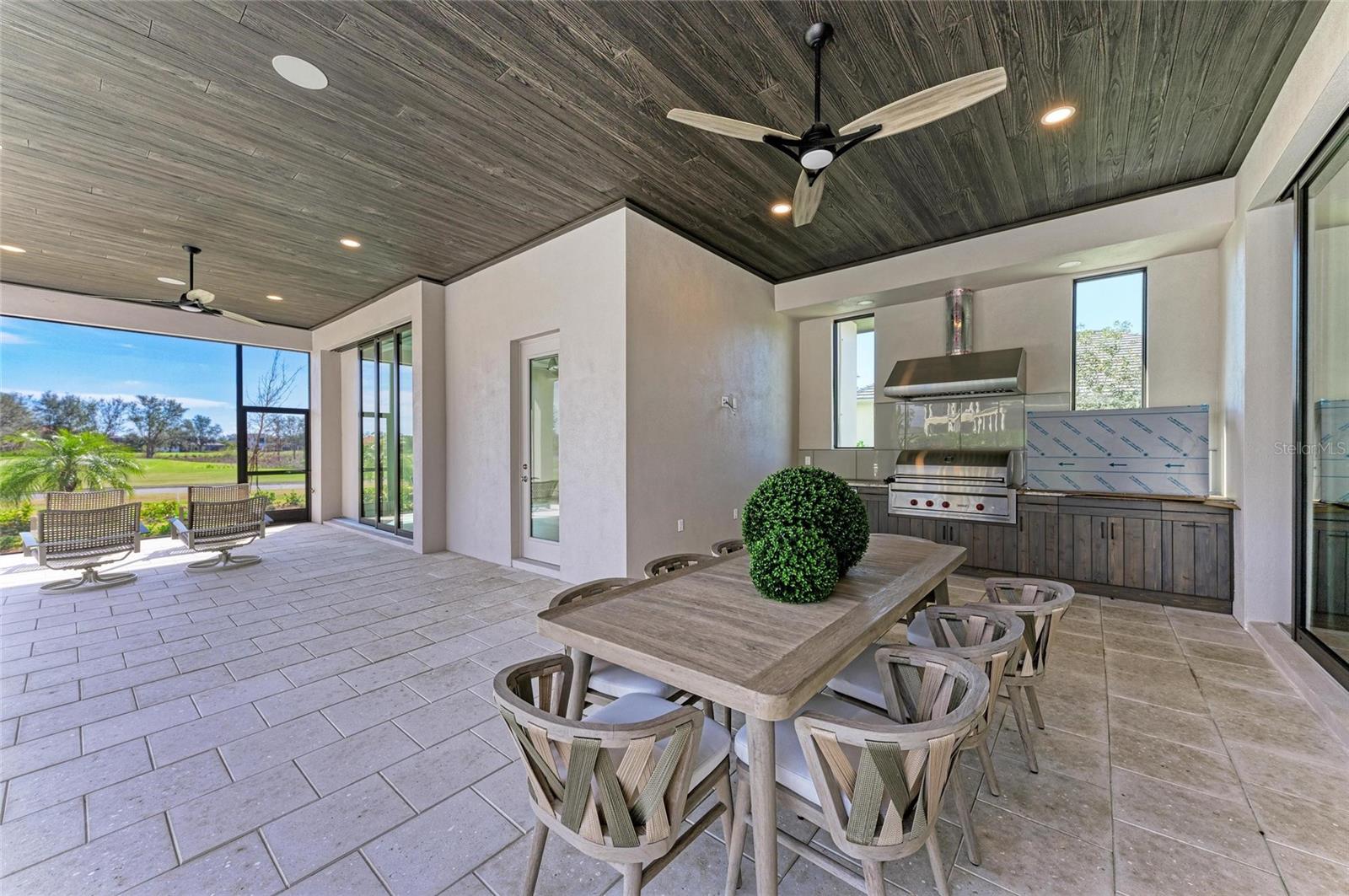 FOUNDERS CLUB - Residential