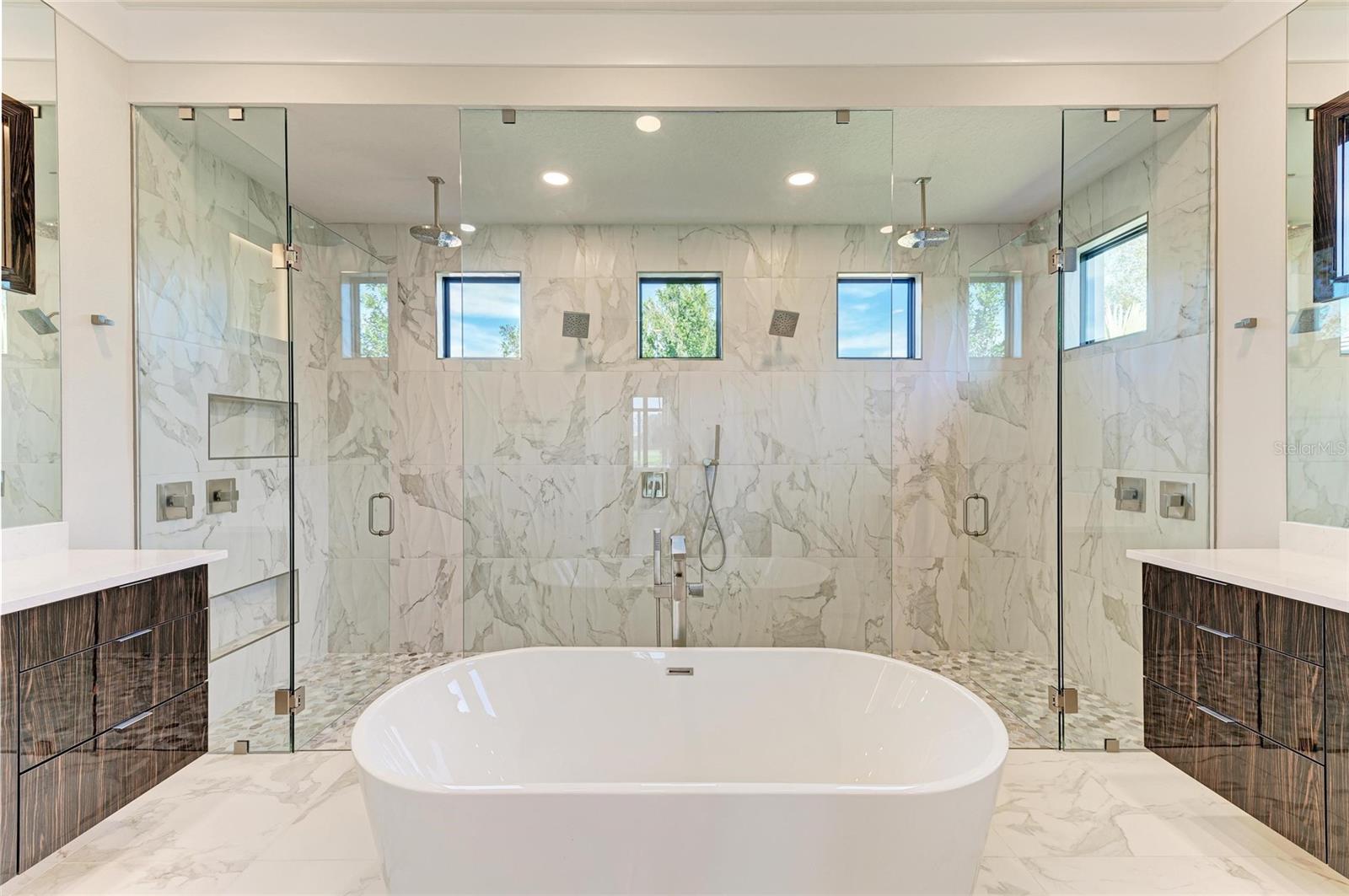 FOUNDERS CLUB - Residential