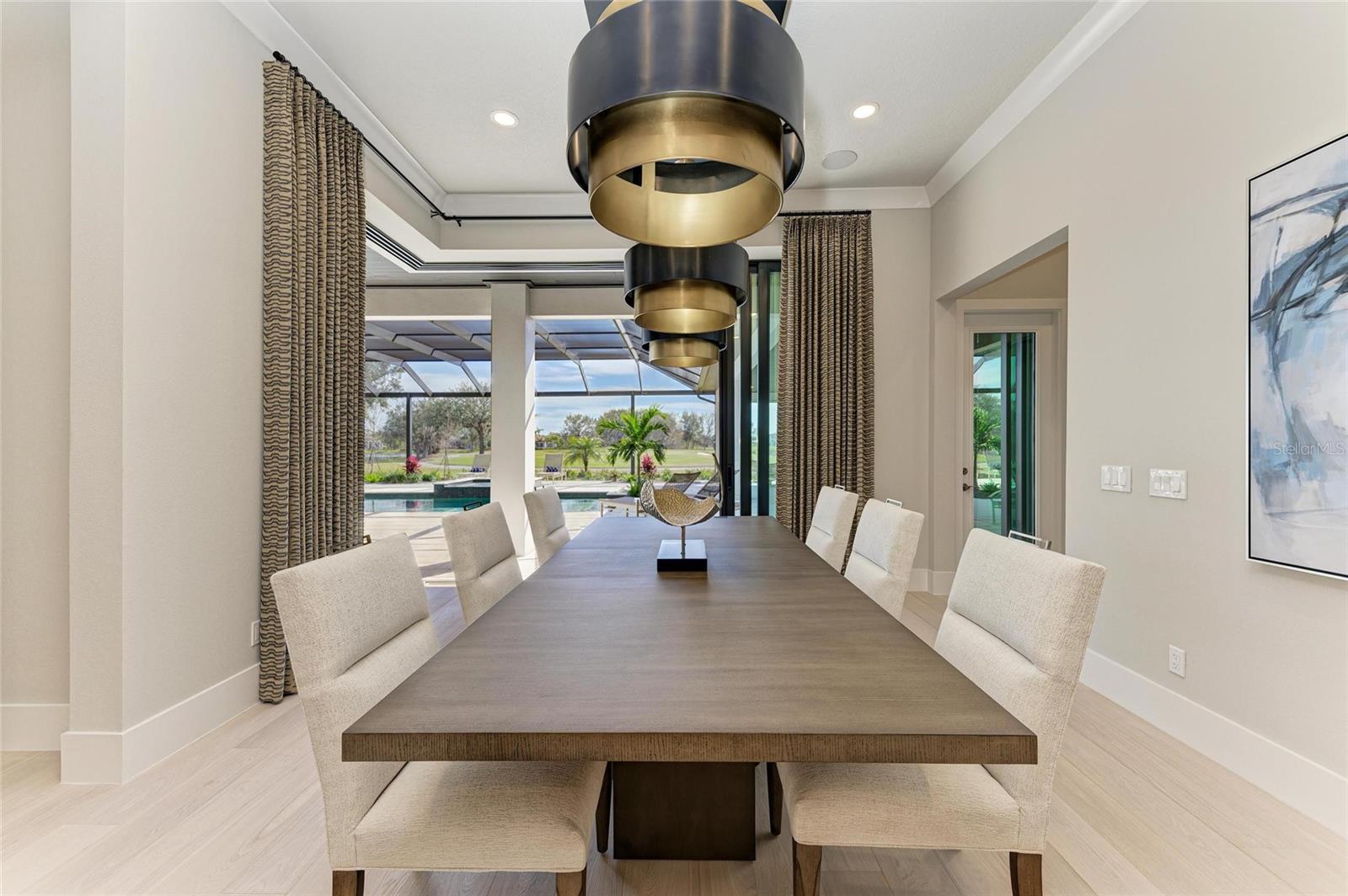 FOUNDERS CLUB - Residential