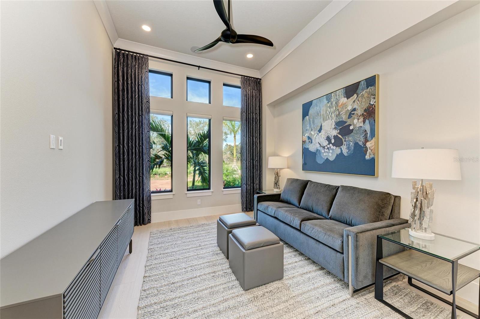 FOUNDERS CLUB - Residential