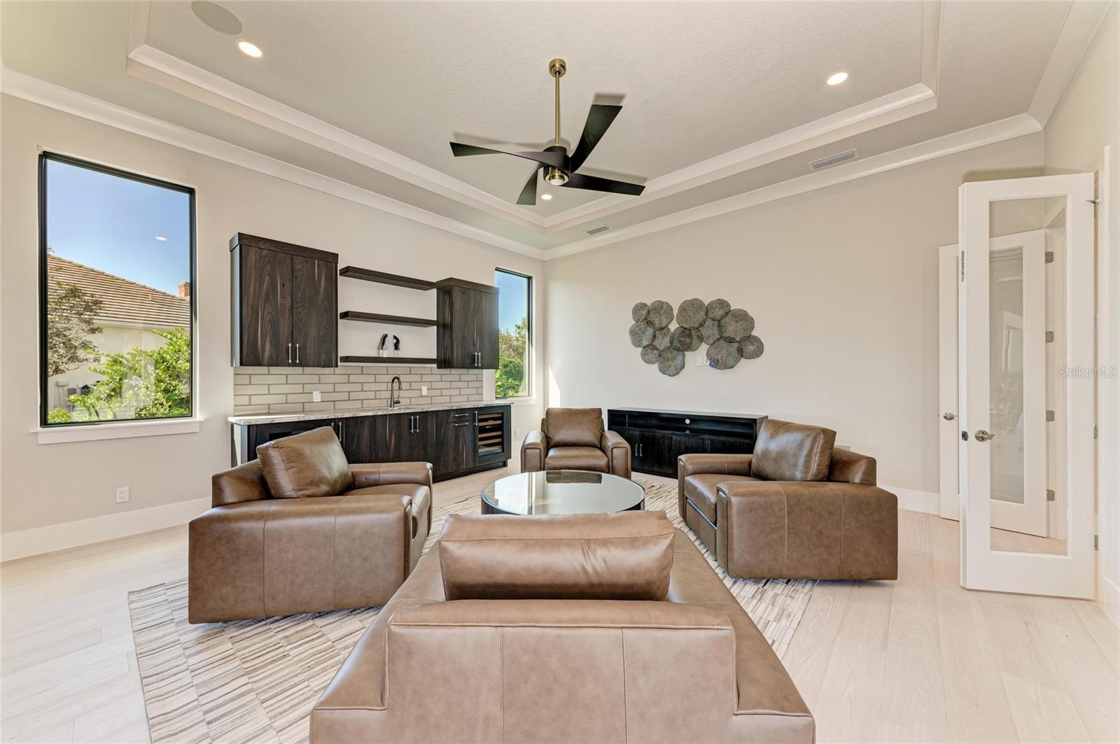 FOUNDERS CLUB - Residential