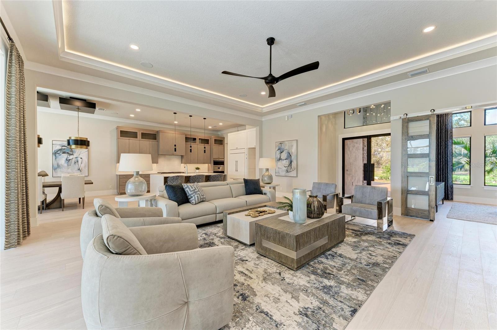 FOUNDERS CLUB - Residential