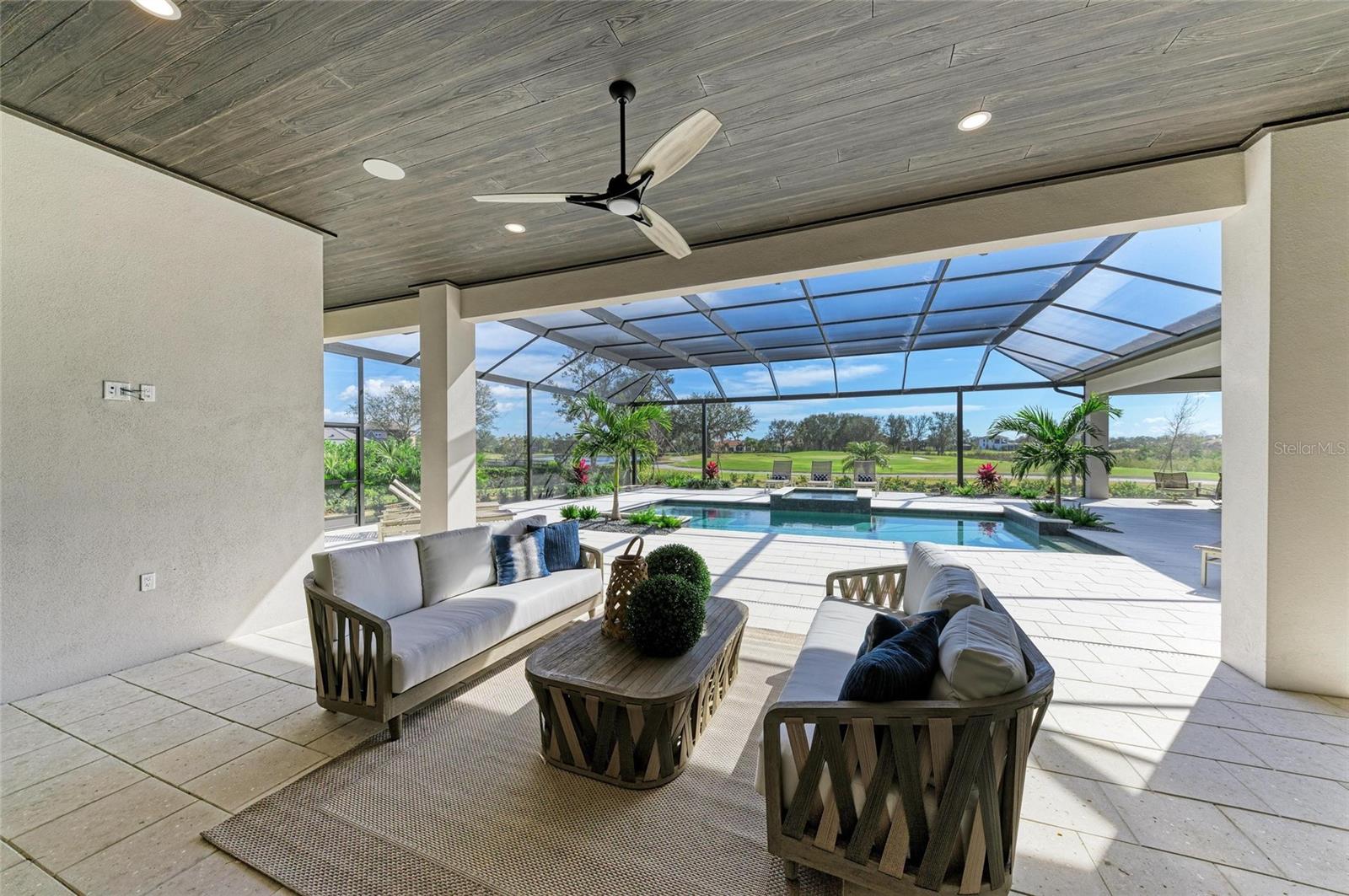 FOUNDERS CLUB - Residential