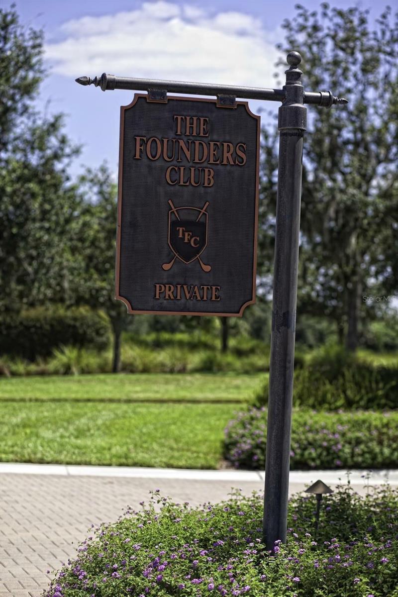 FOUNDERS CLUB - Residential