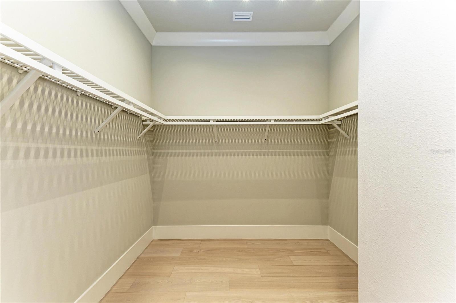 FOUNDERS CLUB - Residential